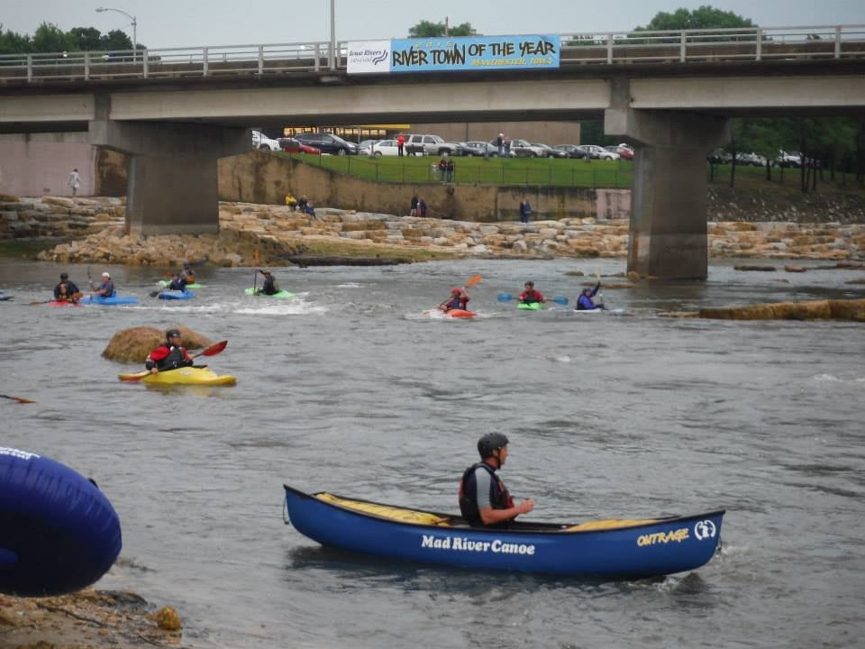 Paddlers helping paddlers